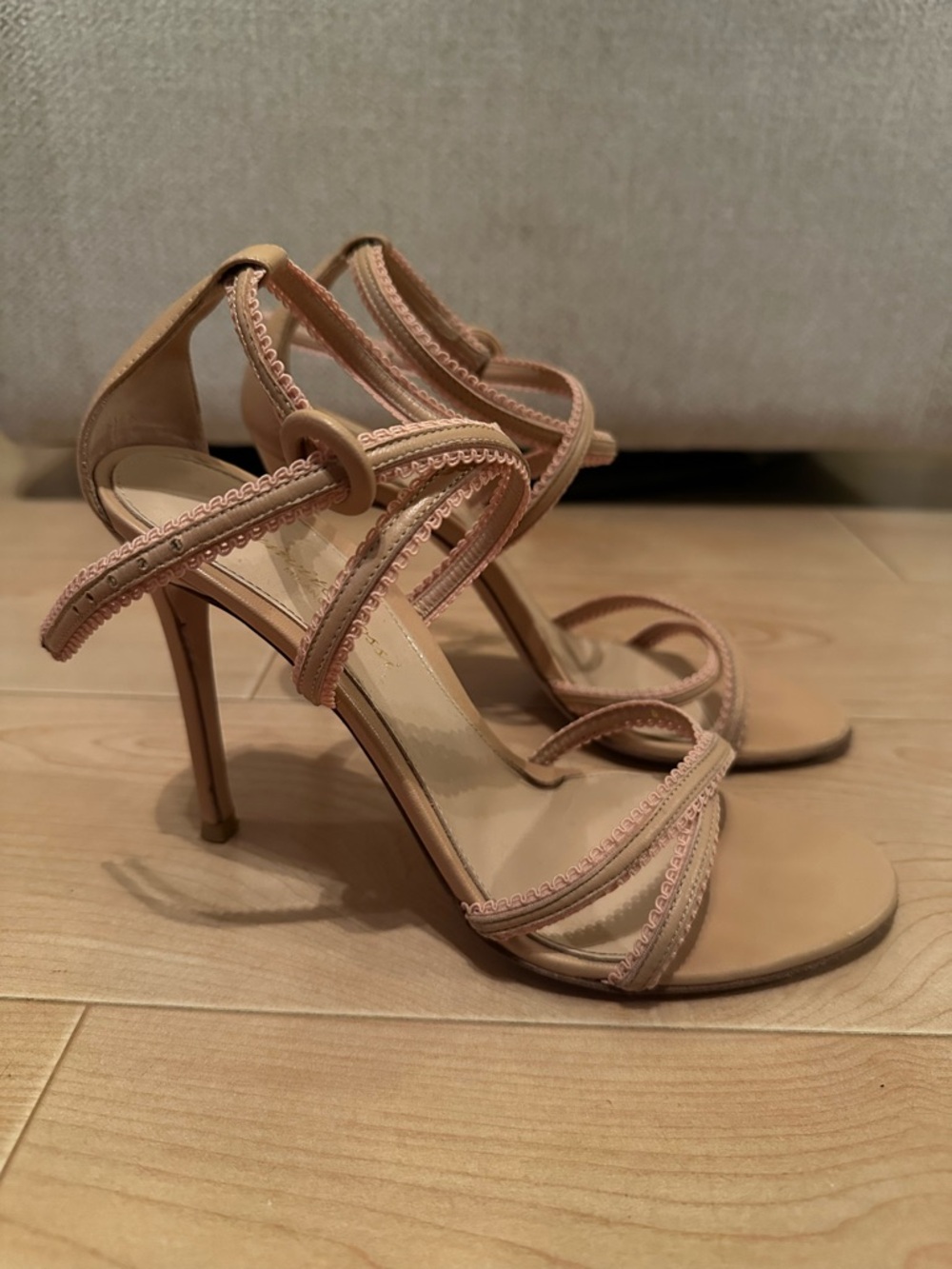 Gianvito Rossi Women’s Daphne Powder Strappy Heel. 37.5